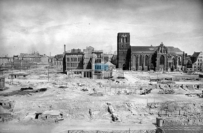 JC 029875 GDAŃSK Kosciol_sw_Jana_-_Nadbaltyckie_Centrum_Kultury_972320_Fotopolska-Eu 5 maja 1957.jpg
